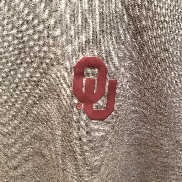 NIKE UNIV OF OKLAHOMA GRAY FIT DRY. Size small. Long sleeve. Like new! - Picture 4 of 7